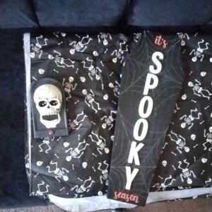 Spooky Halloween Wall Sign with Skeleton Decor Lot 3